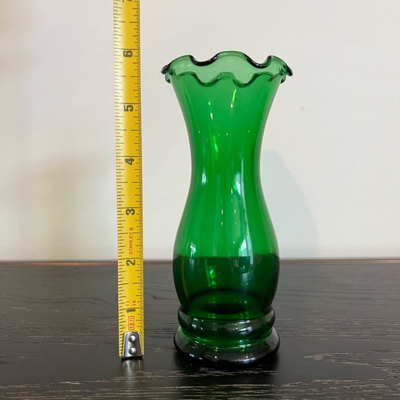 Green Glass Floral Bud Vase with Flower Pedal Top - Picture 4 of 4